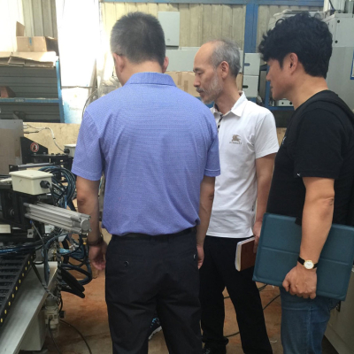 Korean customers came to visit and watched the demonstration of Four Point Welding Machine CNC